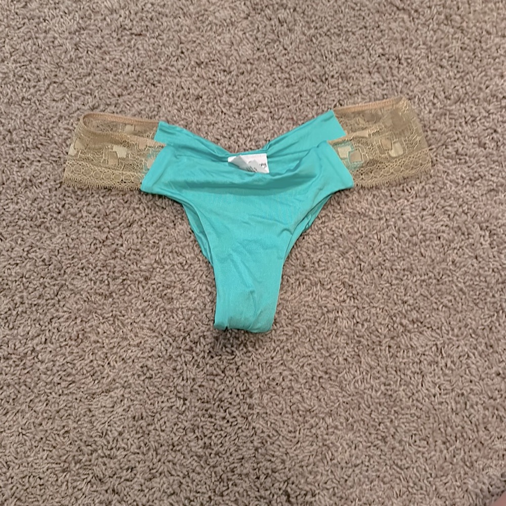 Beach bunny seascape bottom.